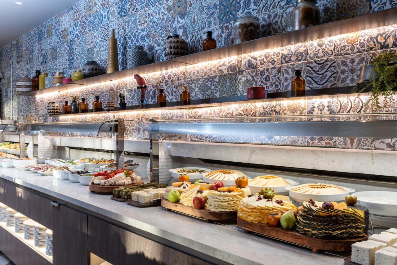 Vert Hotel Eilat By Afi Hotels Exterior foto The buffet at the restaurant